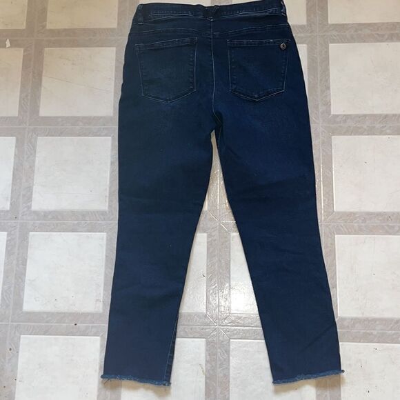 EXCELLENT CONDITION WOMEN’S SIZE 6P DEMOCRACY “AB” TECHNOLOGY FRAYED HEM JEANS - Picture 3 of 9